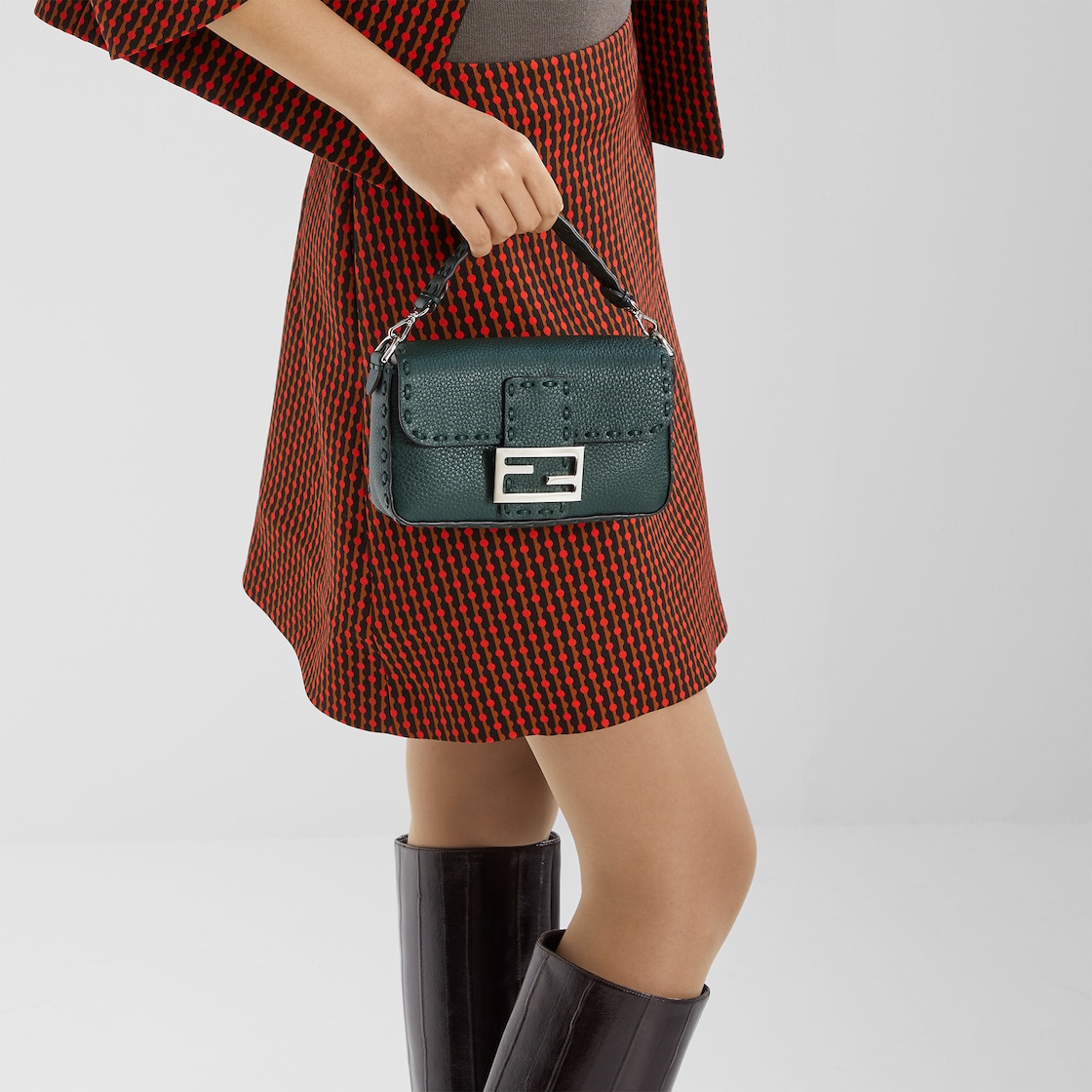 FENDI Baguette® Mini Dark green Selleria bag with 309 hand-sewn topstitches - Image 4